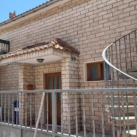 Apartments Soric أوميس المظهر الخارجي الصورة