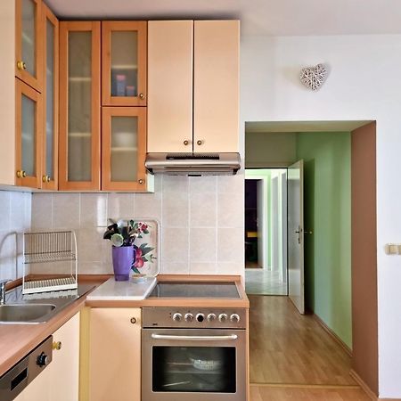 Apartments Soric أوميس الغرفة الصورة