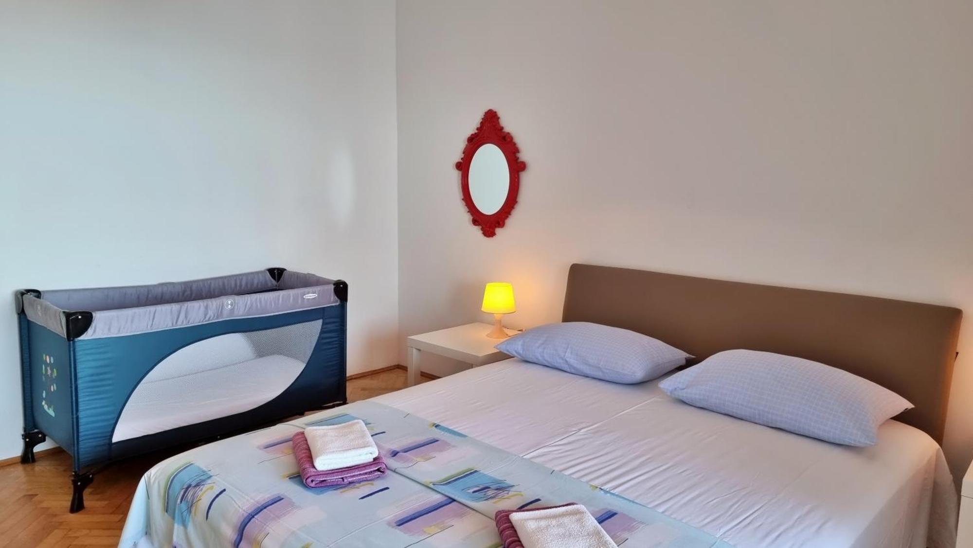 Apartments Soric أوميس الغرفة الصورة
